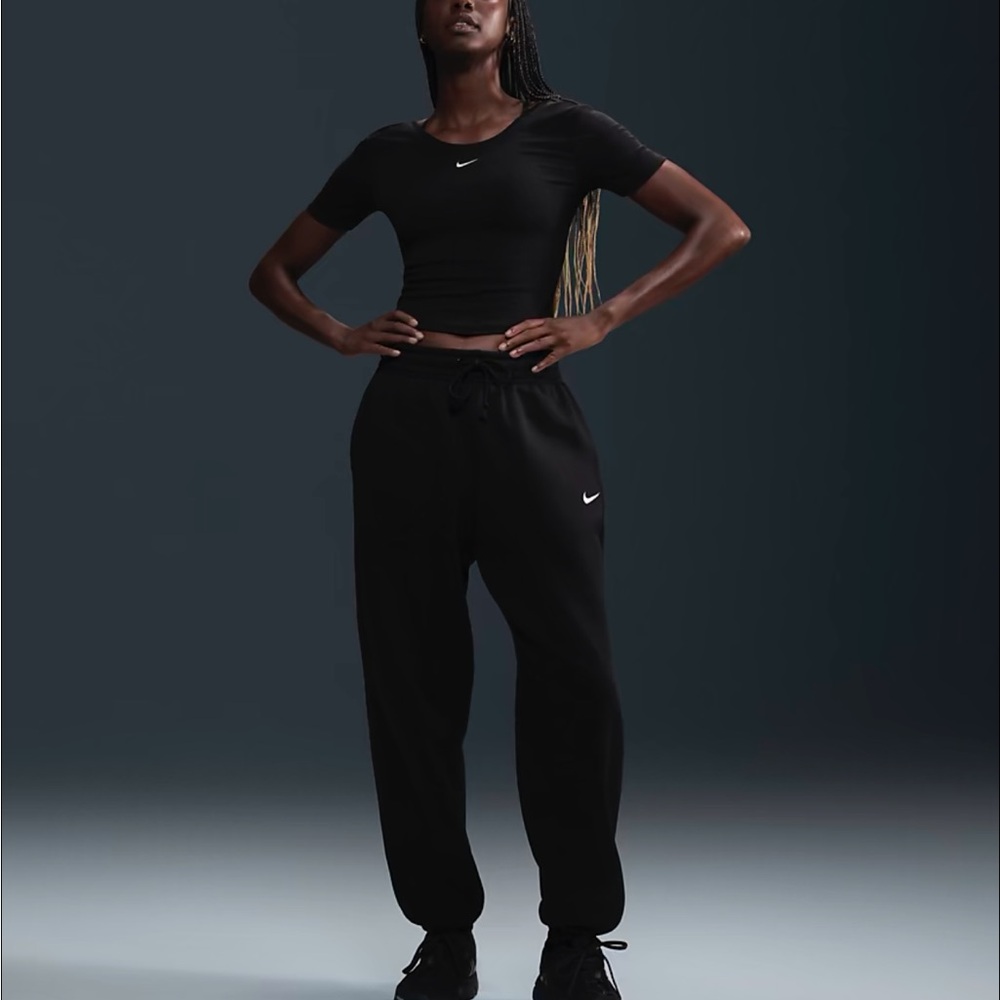 Nike Women's Black Oversized High-rise Joggers, XS short